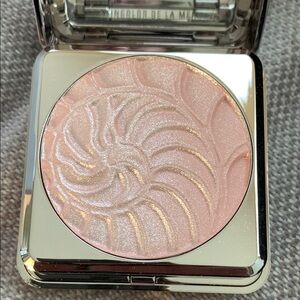 La Mer Illuminating powder